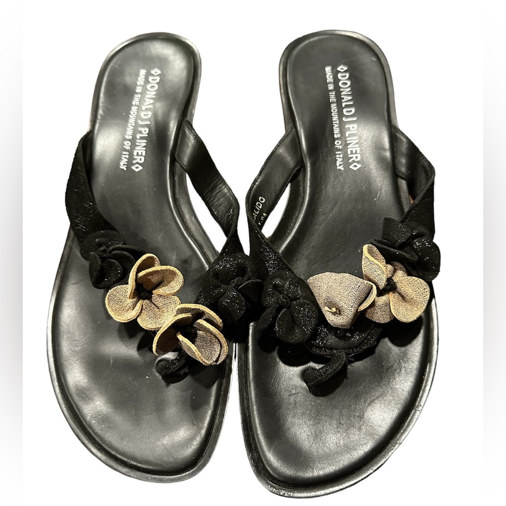 Donald J. Pliner Wedge sandal. 9.5M flower detail on straps